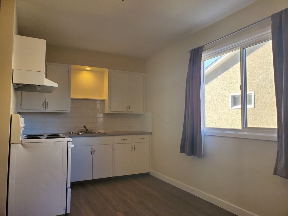 Small Pet Friendly, 2 Bedroom Duplex 2