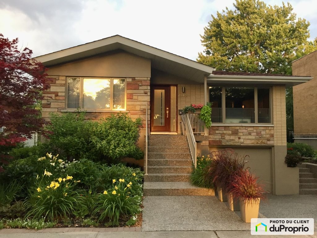 $990,000 - Bungalow for sale in Ahuntsic / Cartierville — photo 1