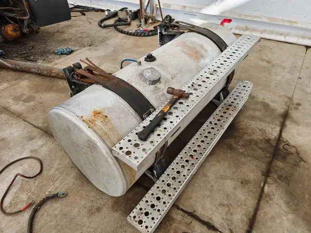 Freightliner Cascadia 125 Fuel Tank For Sale - Stock# FR-0804-18 in Heavy Equipment Parts & Accessories in Hamilton - Image 6