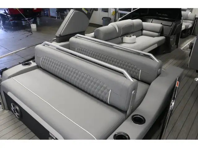 2026 Avalon EXCALIBUR LTD 2585 FLW + MERCURY 300XL RACING in Powerboats & Motorboats in Laurentides - Image 14