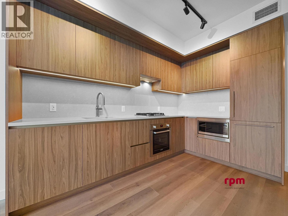 4xx 5987 WILSON AVENUE Burnaby, British Columbia 3