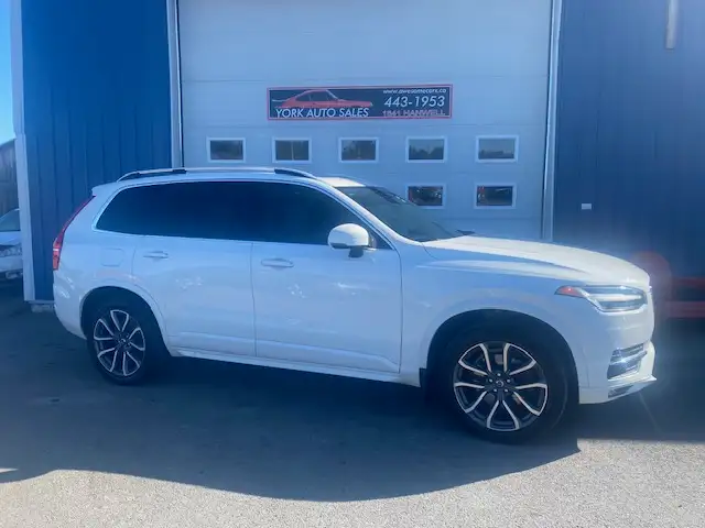 2018 Volvo XC90 Momentum