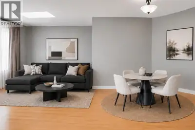 Experience the best of vibrant Lower Lonsdale, consistently recognized as one of Canada´s most desir...