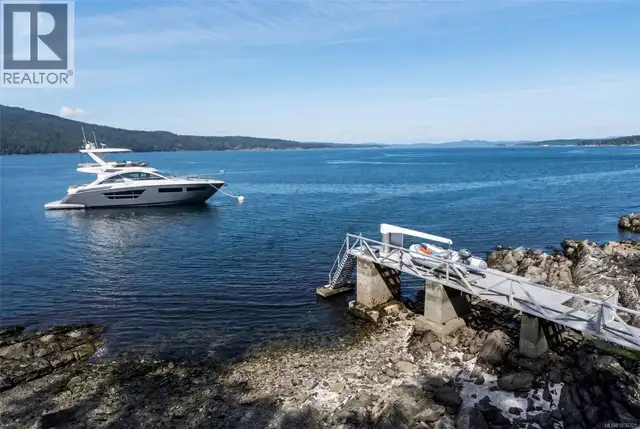 960 Lands End End North Saanich, British Columbia in Houses for Sale in Victoria - Image 13