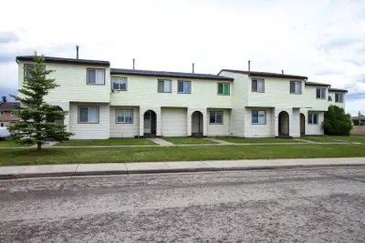 Professionally managed property - we currently have available: 3 Bedroom unfurnished Townhouseinclud...