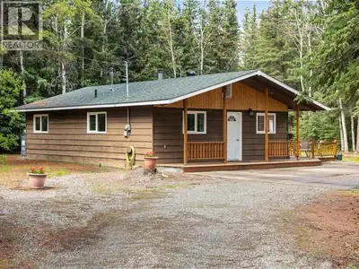 Ready to simplify life? Just 15 minutes from city centre, this charming 2 bed/1 bath bungalow tucked...