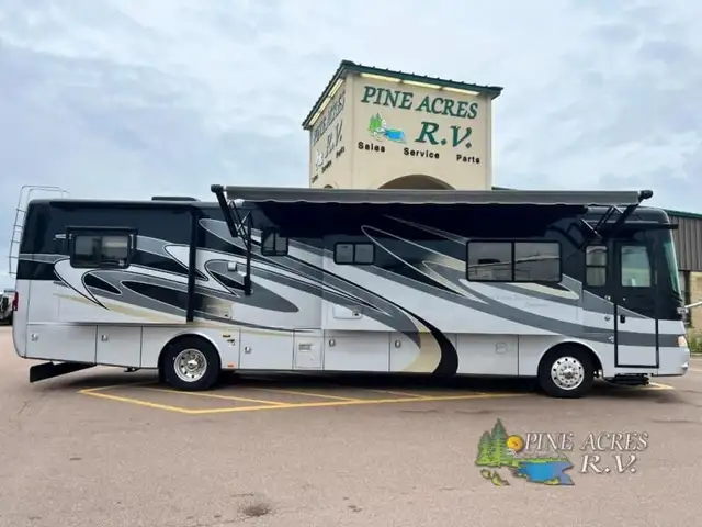 2009 Holiday Rambler Endeavor 41 PDQ 062,221 Miles in RVs & Motorhomes in Moncton - Image 4