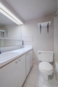 Akelius studio apartment for rent. Located near Du Fort in the Downtown - Guy Concordia neighborhood... (image 4)