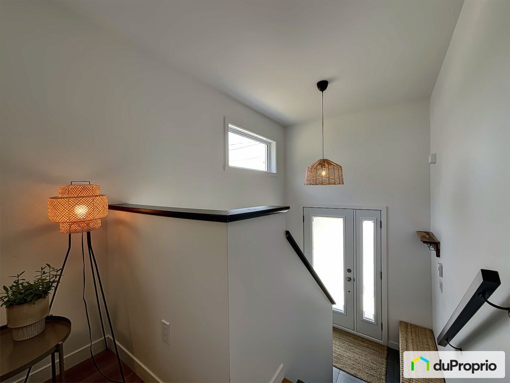 $389,000 - Townhouse for sale in Sherbrooke (Mont-Bellevue) — photo 2