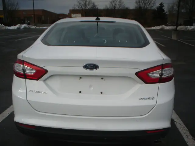 2014 Ford Fusion 4dr Sdn S Hybrid FWD in Cars & Trucks in Mississauga / Peel Region - Image 9