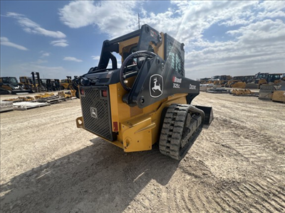 2023 John Deere 325G in Heavy Equipment in Winnipeg - Image 4