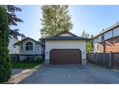 SPACE | SUITE | GREENBELT - Well maintained and updated in 2018, this 2532 sq.ft. home sits on a pri...