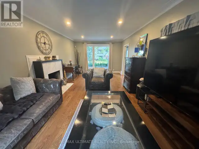 10 Noel Avenue Toronto (Leaside), Ontario, photo 3 of 4