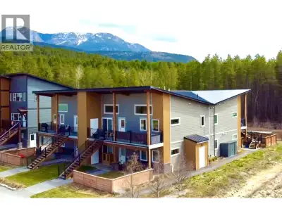 This top-floor unit, just 4 years old, offers stunning views of the Purcell Mountains and Kicking Ho...