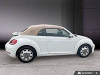 2018 Volkswagen Beetle Convertible La Volkswagen Beetle décapotable 2018 est une voiture emblématiqu... (image 5)