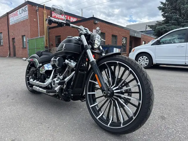 2023 Harley-Davidson Breakout ~ AIR RIDE ~ 260 REAR ~ 23\" FRONT in Street, Cruisers & Choppers in City of Toronto - Image 5