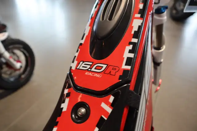 2023 OSET 16 OR Red in Scooters & Pocket Bikes in Edmonton - Image 5