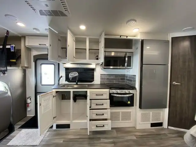 2026 Jayco Redhawk 24B in RVs & Motorhomes in Edmonton - Image 26