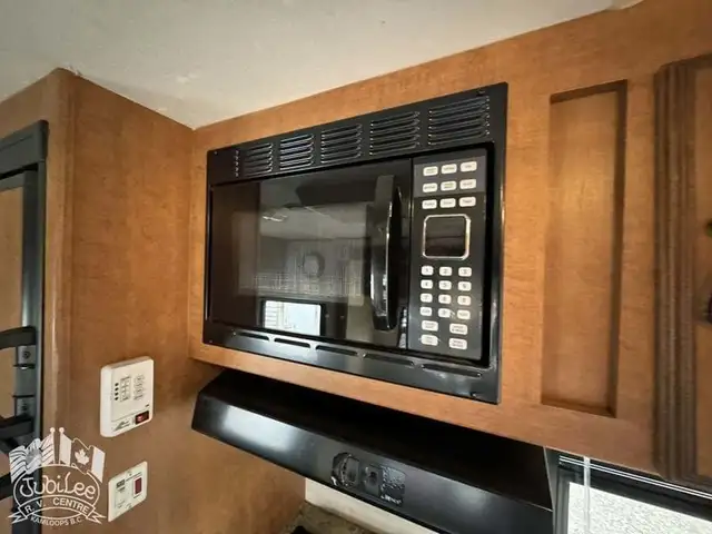 2013 ,Apex,Coachmen RV 189FBS in Travel Trailers & Campers in Kamloops - Image 11