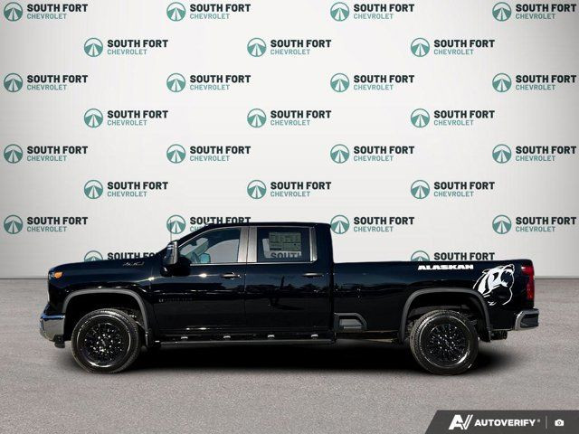 2026 Chevrolet Silverado 3500HD Work Truck 4WD Crew Cab | Dark in Cars & Trucks in Strathcona County - Image 3
