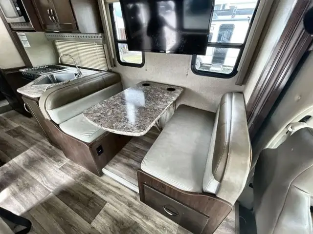 2020 Thor Motor Coach Chateau 28Z in RVs & Motorhomes in Kamloops - Image 15