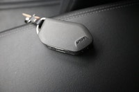 Efficient, stylish, and built for the whole family, this 2025 Kia Sorento EX Hybrid offers spacious... (image 4)