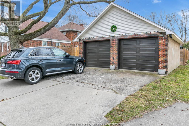 2303 MOY AVENUE Windsor, Ontario in Houses for Sale in Windsor Region - Image 3