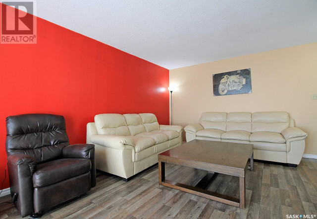 32 Clarke AVENUE Yorkton, Saskatchewan in Houses for Sale in Regina - Image 3