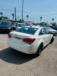 2015 Chevrolet Cruze 2LT - Year: 2015- Make: Chevrolet- Model: Cruze- Mileage: 216,664km- Transmissi... (image 3)