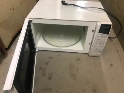Working well Panasonic microwave, View more