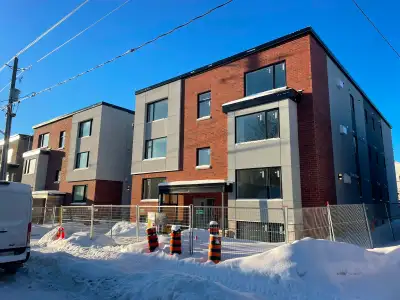 Brand-new student suites at 118 Russell Avenue. Choose your floor + layout: • Upper Floor Premium –...