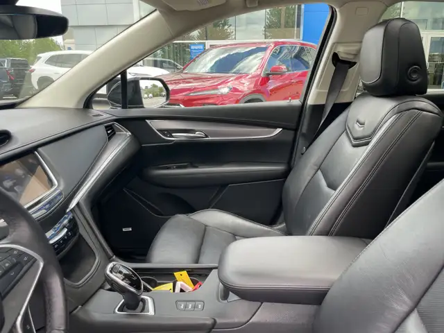 2017 Cadillac XT5 Luxury AWD5864676574580019211