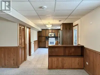 Quiet desirable area, close to all amenities.Open concept living room and Kitchen with large windows...