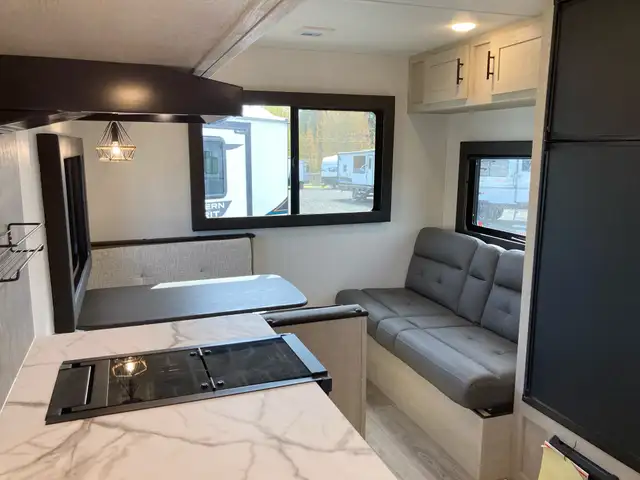 2025 Coachmen Northern Spirit DLX in Travel Trailers & Campers in Terrace - Image 10