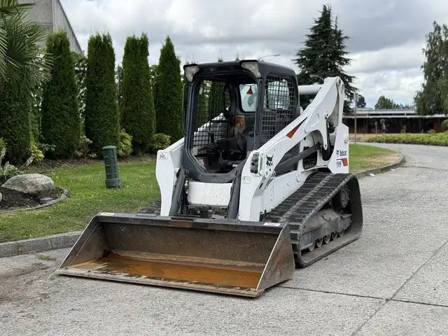 2017 Bobcat T740 Skid Loader in Heavy Trucks in Regina - Image 5