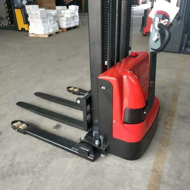 Brand new Electric straddle stacker pallet stacker 138” 2645lbs in Other in Whitehorse - Image 2
