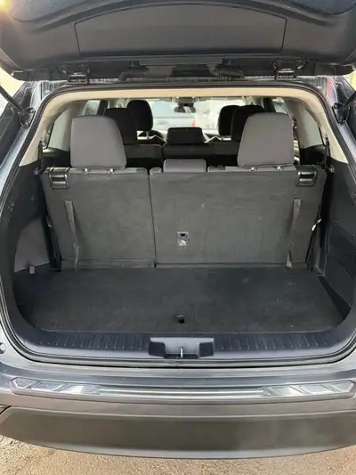 2021 TOYOTA HIGHLANDER LE AWD 8 PASSENGER EASY FINANCE , View more