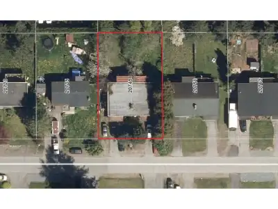 Langley 4,249sqft 4-plex on a 10,962sqft lot with 10 beds, 4 baths + 2 laundry rooms. Suites upstair...