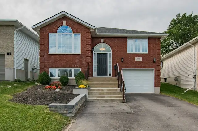 444 Dolshire Street - Upper Unit - ALL INCLUSIVE 3 bed, 2 bath -