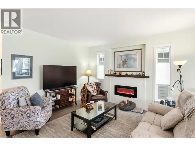 351 Warren Avenue W Unit# 14 Penticton, British Columbia in Houses for Sale in Penticton - Image 5