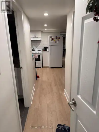 Professionally Renovated 2-Bedroom Basement Suite in the Heart of Silverthorn!This bright and modern...
