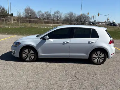2017 Volkswagen e-Golf – Only 129,999 km – $12,999 ALL IN – Safety Done! Say goodbye to gas bills! S...