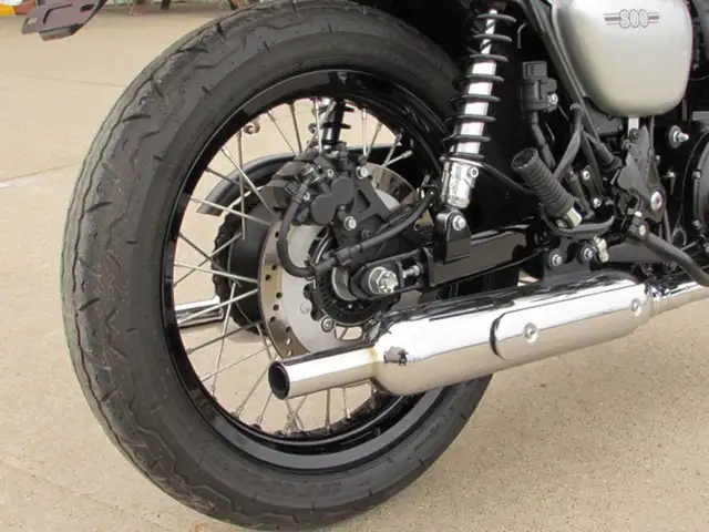 2020 Kawasaki W800 Cafe in Sport Bikes in Leamington - Image 19