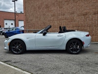 2016 Mazda MX-5 Miata the car that defines Zoom-Zoom . With just 112,000 km, this Ceramic Metallic r... (image 5)
