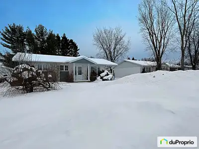 Entièrement rénové! Charmant bungalow lumineux à Vendre, Alma, Delisle. Construit en 1974 et rénové...