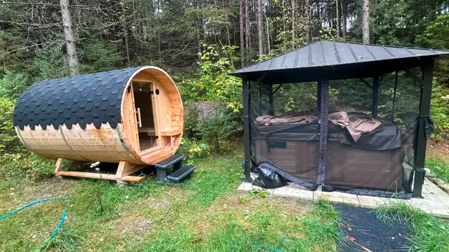 Charmant chalet-maison à louer à Chertsey avec spa et sauna in Quebec in Canada - Image 11