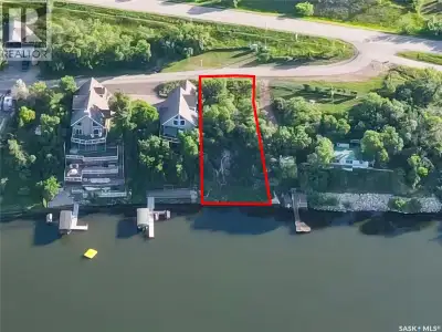 Waterfront Lot on Echo Lake – Imagine waking up to the tranquil views of Echo Lake, surrounded by na...