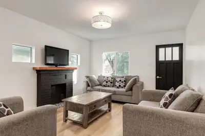 Calgary 3 Bed 1 Bath Upper Suite Mount Pleasant