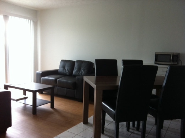 3 1/2 SECTEUR CARREFOUR DE L`ESTRIE HYDRO INCLUS 4