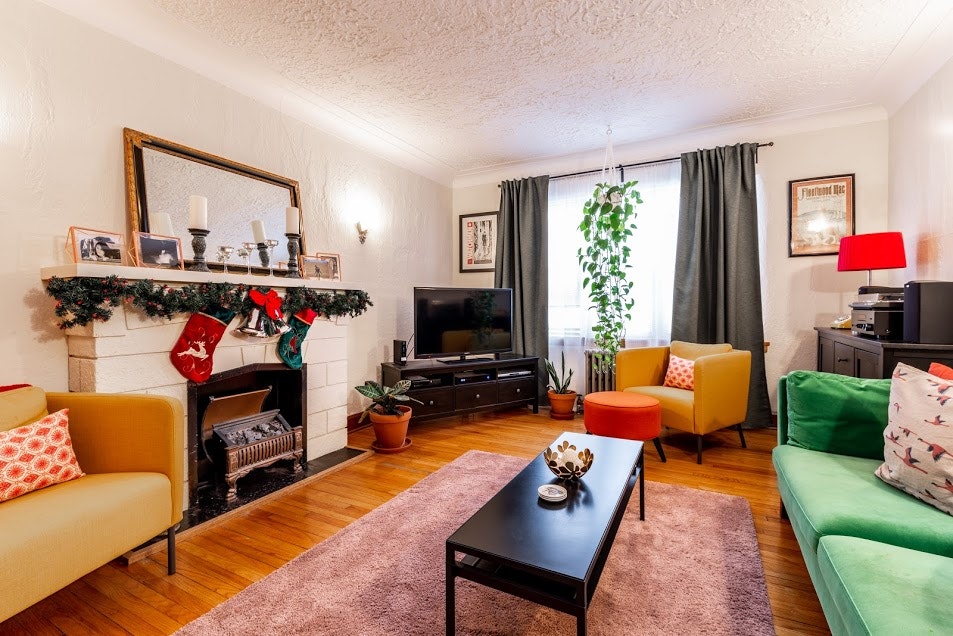 271 Wellington Cres- 2 Bedroom 2